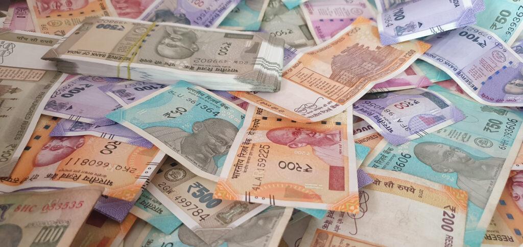 रुपये की कमजोर सेहत और भारत की तेज विकास दर के मायने