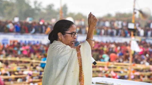 Mamata changes turf from Bengal to Bengali elections! A fight to finish begins?
