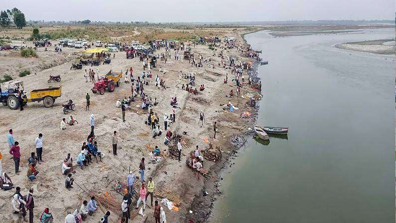 कोरोना प्रभाव के चलते नदियों में शव प्रवाह