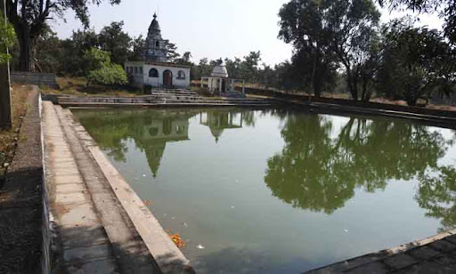 सिमटि-सिमटि जल भरहि तलाबा